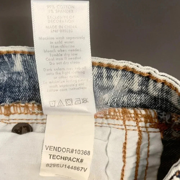 Bullhead Denim Co., High Rise Shorts, Size 3, Color Light Acid Wash, Strech - Picture 8 of 9